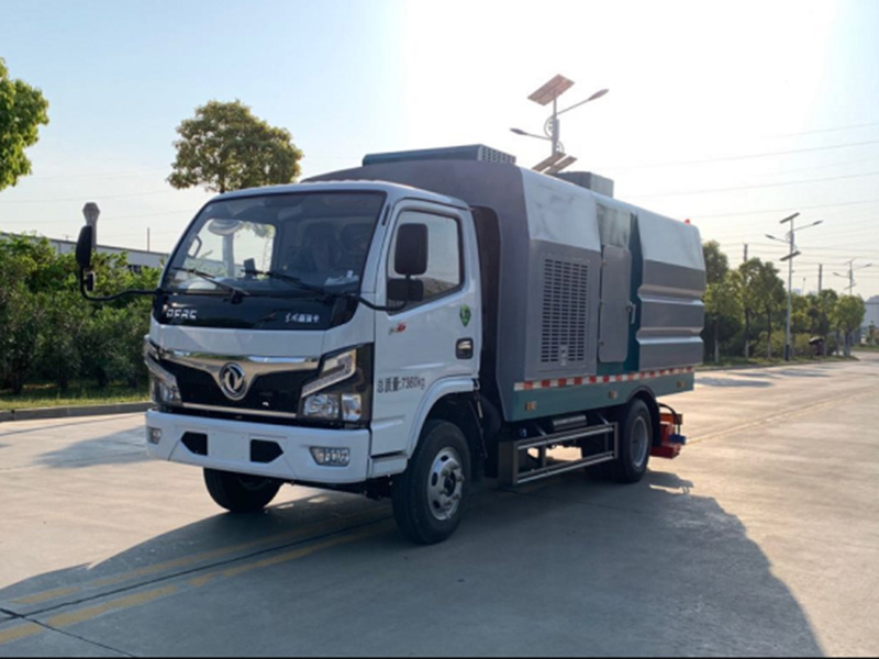 东风多利卡后置吸尘带滚扫