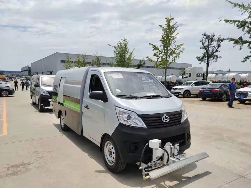 长安路面养护车 水箱1.8方