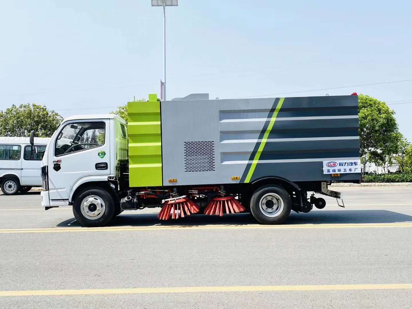 东风多利卡5吨扫路车1.5方水4方尘