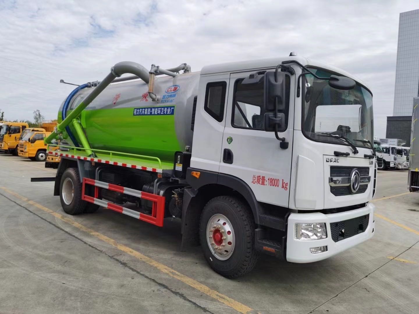 东风D9 12立方吸污车